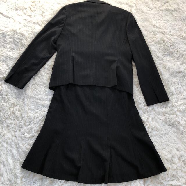 kumikyoku（組曲）(クミキョク)の組曲　スカートスーツ　セットアップ　ストライプ　ウール　ブラック　6号　7号 レディースのフォーマル/ドレス(スーツ)の商品写真