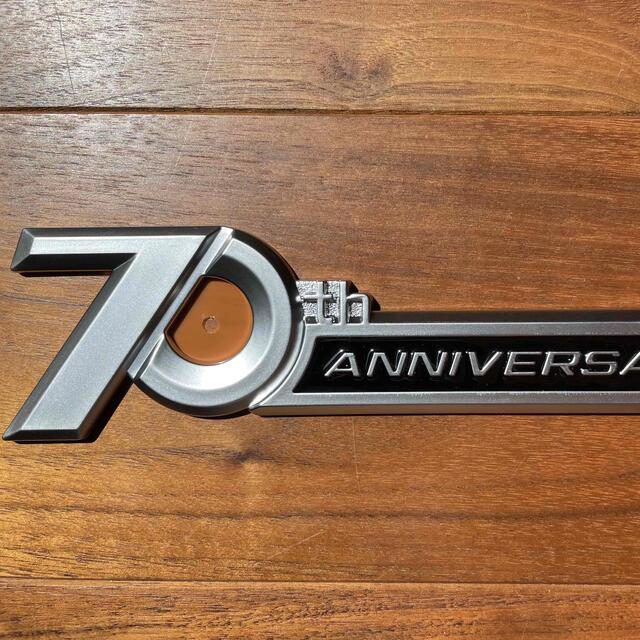 超人気の ランクル プラド 70周年記念 純正エンブレム ienomat.com.br