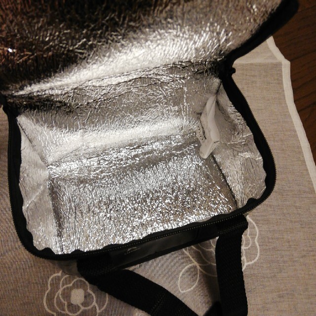 サッポロ黒ラベル　コールマンコラボ　保冷バッグ エンタメ/ホビーのコレクション(ノベルティグッズ)の商品写真