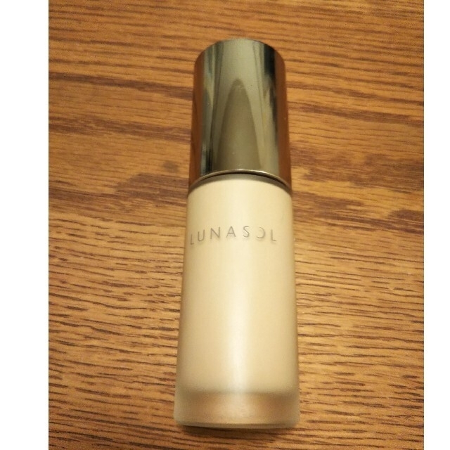 LUNASOL(ルナソル)のルナソル ライトスプレッド クリーミィリクイド OC01 コスメ/美容のベースメイク/化粧品(ファンデーション)の商品写真