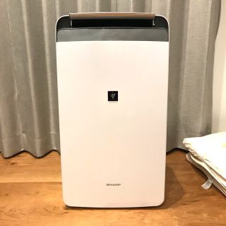 シャープ(SHARP)の除湿機 SHARP 衣類乾燥 CV-J180-W ホワイト2020年制(衣類乾燥機)