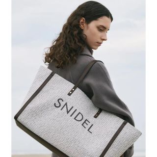 スナイデル(SNIDEL)のSNIDEL スナイデル　オーバーサイズロゴトートバッグ　正規品(トートバッグ)