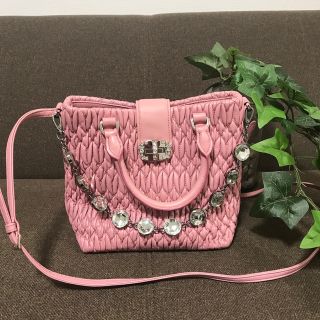 ミュウミュウ(miumiu)のmiu miu ミュウミュウ ショルダーバック ピンク 美品(ショルダーバッグ)