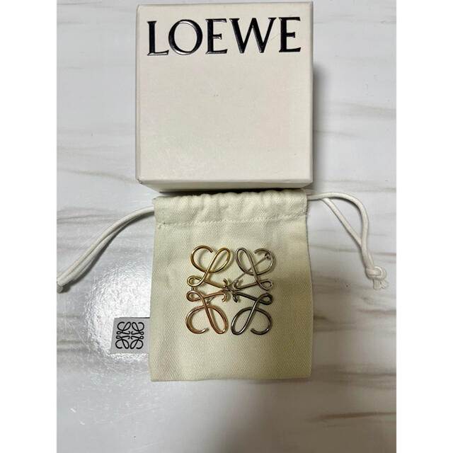 LOEWE(ロエベ)のLOEWE ロエベ　ブローチ　マルチカラー レディースのアクセサリー(ブローチ/コサージュ)の商品写真