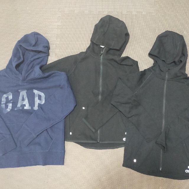 GAP(ギャップ)のGAPパーカ140cm3着 キッズ/ベビー/マタニティのキッズ服男の子用(90cm~)(ジャケット/上着)の商品写真