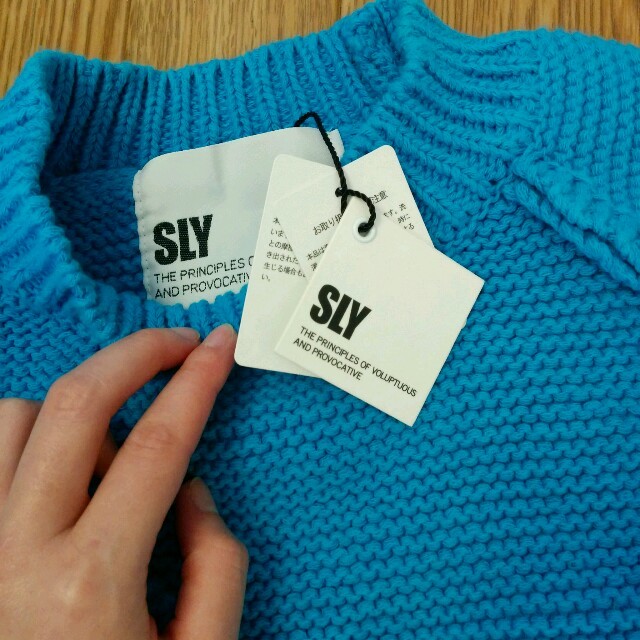 SLY(スライ)のnana様専用　新品タグ付 SLY ブルー ニット レディースのトップス(ニット/セーター)の商品写真