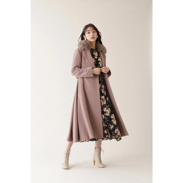 JILL by JILLSTUART(ジルバイジルスチュアート)の【週末価格】ジルバイジルスチュアート　ライトモッサドレスコート　モカ　M レディースのジャケット/アウター(ロングコート)の商品写真