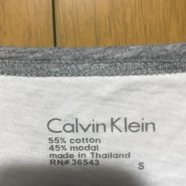 Calvin Klein(カルバンクライン)のCalvin Klein カルバンクライン　ホワイトグレーTシャツ　新品未使用 レディースのトップス(Tシャツ(半袖/袖なし))の商品写真