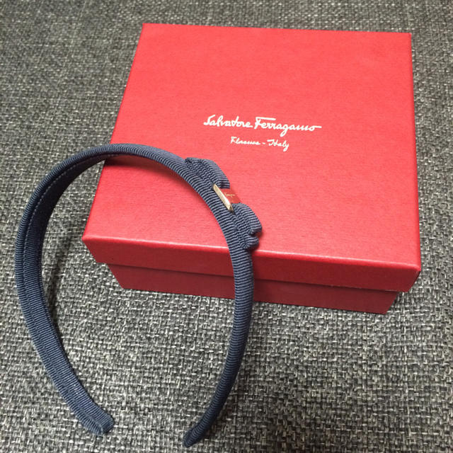 Salvatore Ferragamo カチューシャ 箱付き