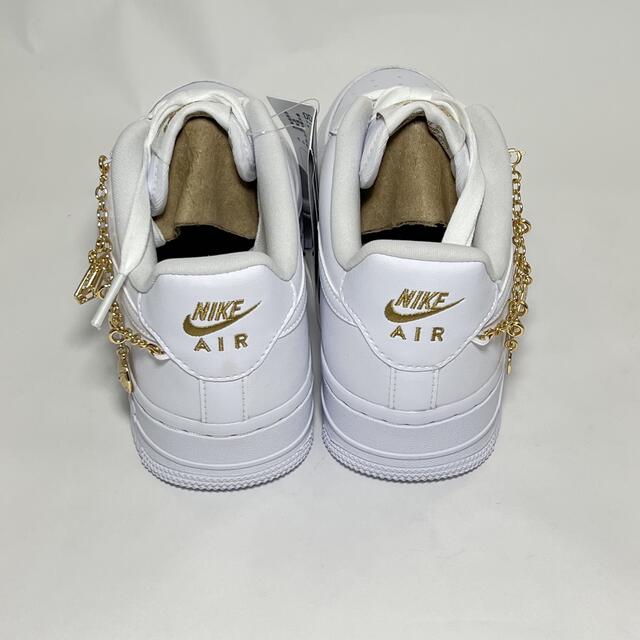 NIKE(ナイキ)の【希少サイズ】WMNS NIKE エアフォース1  ホワイトペンダント 22cm レディースの靴/シューズ(スニーカー)の商品写真