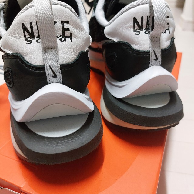 sacai(サカイ)の【希少品】Nike × sacai vaporwaffle ブラック27.5cm メンズの靴/シューズ(スニーカー)の商品写真