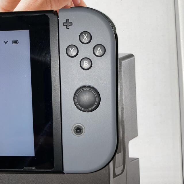 Nintendo Switch(ニンテンドースイッチ)の任天堂スイッチ　Nintendo Switch　本体　ほぼ新品　 エンタメ/ホビーのゲームソフト/ゲーム機本体(家庭用ゲーム機本体)の商品写真