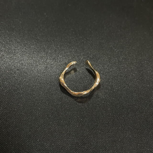 ゴールド ウェーブ 変形 リング 指輪 シンプル 華奢 高見え フリーサイズ レディースのアクセサリー(リング(指輪))の商品写真