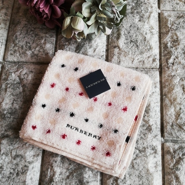 BURBERRY(バーバリー)の新品タグ付　バーバリー　BURBERRY　タオルハンカチ　25×25 レディースのファッション小物(ハンカチ)の商品写真