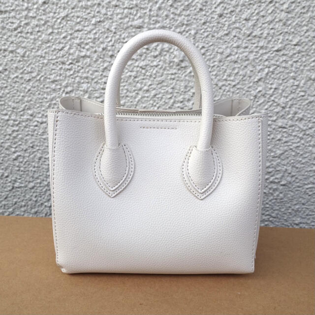 新品 ホワイト シンプル ショルダー バッグ レディースのバッグ(ショルダーバッグ)の商品写真