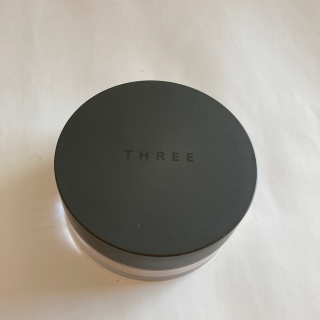 THREE(スリー)のTHREE スリー　パウダー　グロー　01   コスメ/美容のベースメイク/化粧品(フェイスパウダー)の商品写真