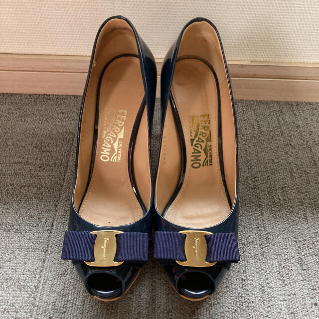 フェラガモ Salvatore Ferragamo ヴァラ オープントゥ パンプ