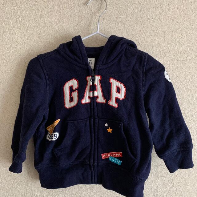 babyGAP(ベビーギャップ)のbaby GAP パーカー ワッペン キッズ/ベビー/マタニティのベビー服(~85cm)(カーディガン/ボレロ)の商品写真