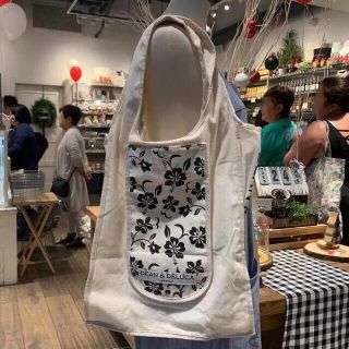 ディーンアンドデルーカ(DEAN & DELUCA)のDEAN&DELUCA/ディーン&デルーカ/黒花柄とグレーエコバッグ/ハワイ限定(エコバッグ)