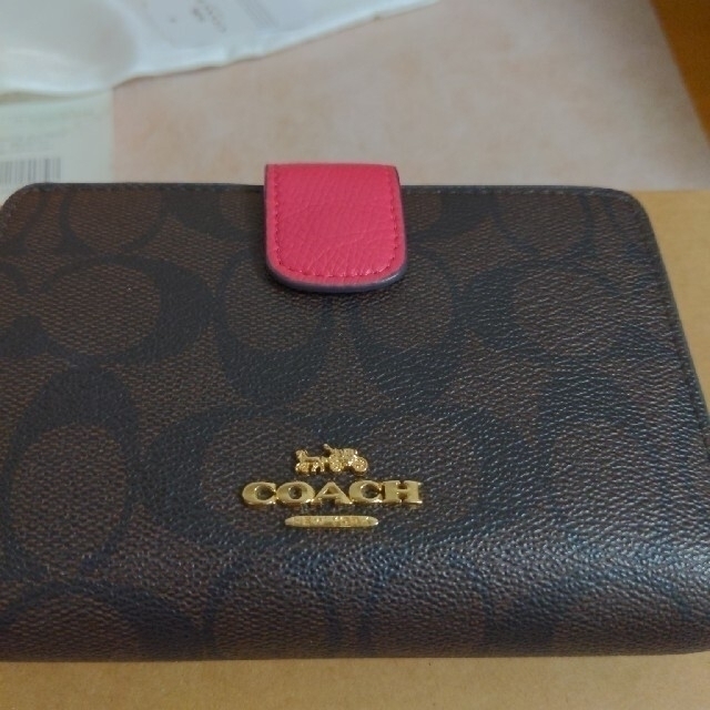 COACH(コーチ)のCOACHコーチ　２つ折財布　トゥルーレッド レディースのファッション小物(財布)の商品写真