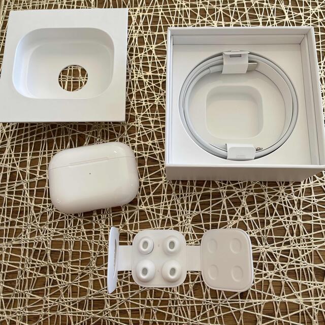 Apple(アップル)のAirPods Pro 中古品 スマホ/家電/カメラのオーディオ機器(ヘッドフォン/イヤフォン)の商品写真