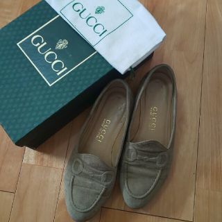 グッチ(Gucci)のグッチ スエードローファ ベージュ(ローファー/革靴)