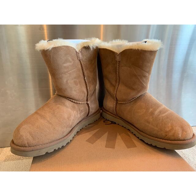 UGG(アグ)の【限定値下げ】UGG Bailey Button CHESTNUT 25㌢ レディースの靴/シューズ(ブーツ)の商品写真