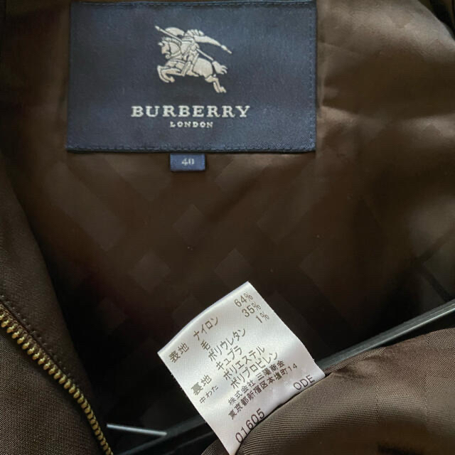 BURBERRY(バーバリー)のバーバリー　中綿入りブラウンのナイロンコート　４０。 レディースのジャケット/アウター(その他)の商品写真