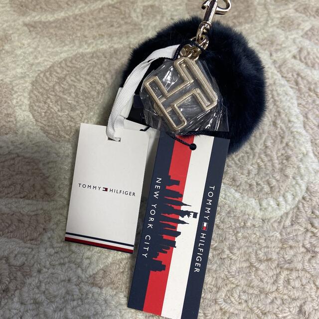 TOMMY HILFIGER(トミーヒルフィガー)のトミーフィルフィガー　チャーム レディースのファッション小物(キーホルダー)の商品写真