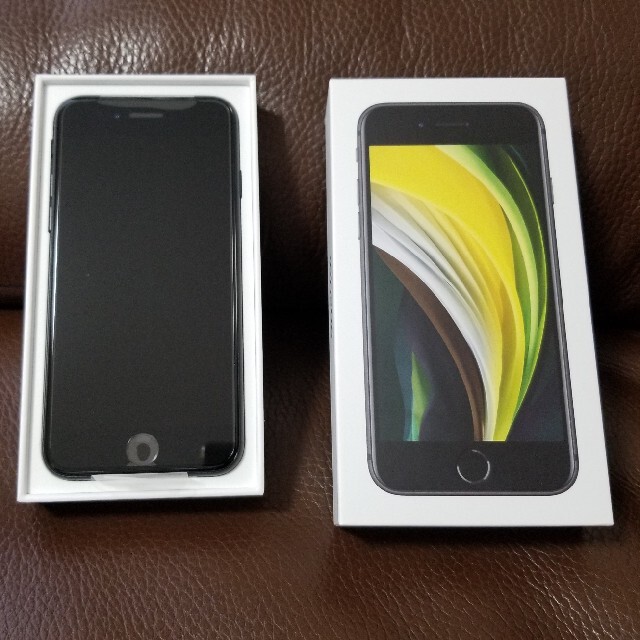【新品】 iPhone SE（第2世代）(SoftBank)　ブラック 1