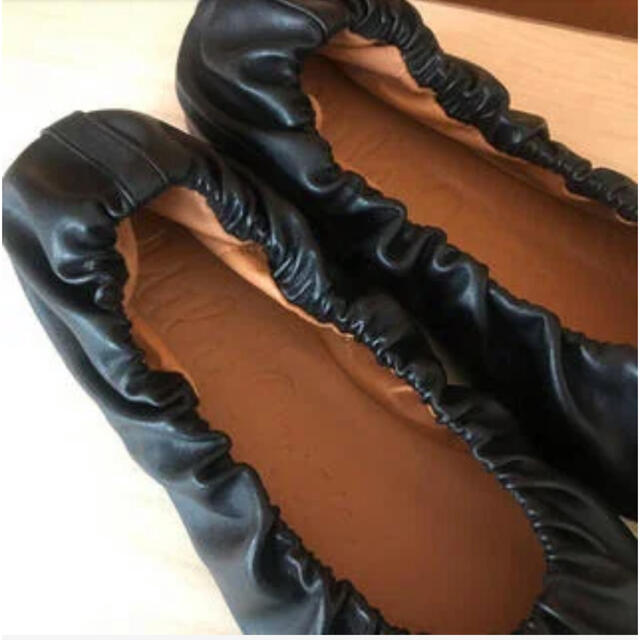 Mila Owen(ミラオーウェン)のミラオーウェン  ギャザーフラットパンプス レディースの靴/シューズ(ハイヒール/パンプス)の商品写真