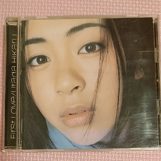 宇多田ヒカル　First LOVE エンタメ/ホビーのCD(ポップス/ロック(邦楽))の商品写真