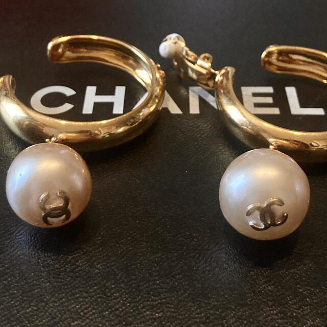 CHANEL(シャネル)のシャネル❤ヴィンテージ ビックフープ  でかパール イヤリング レディースのアクセサリー(イヤリング)の商品写真