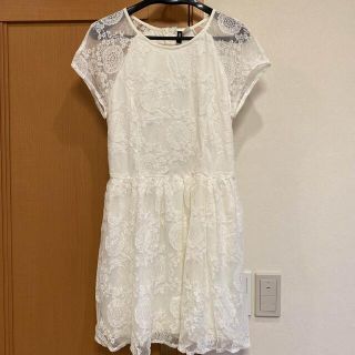 エイチアンドエム(H&M)の《美品》花柄　ひざ丈ワンピース　半袖　レディース(ひざ丈ワンピース)