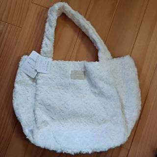 ハッシュアッシュ(HusHush)の【キキ様専用】新品　HusHush 　ファーバック　白(ハンドバッグ)