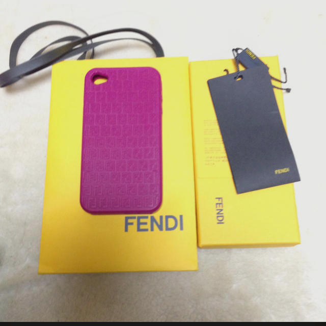 FENDI(フェンディ)のお値下げ！フェンディiPhone4カバー スマホ/家電/カメラのスマホアクセサリー(モバイルケース/カバー)の商品写真