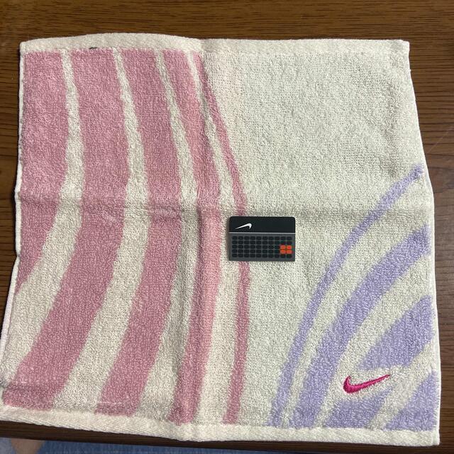 NIKE(ナイキ)のNIKE タオルハンカチ レディースのファッション小物(ハンカチ)の商品写真