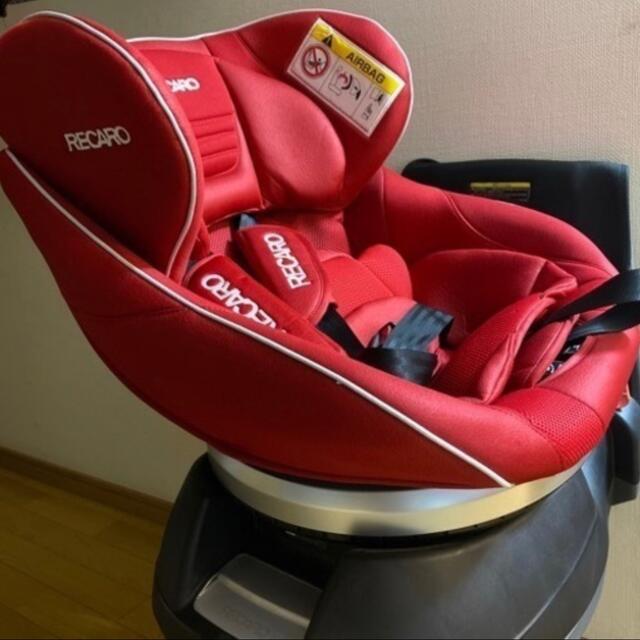 RECARO(レカロ)の(ポールさんと商談中)RECARO スタートxプレミアム　赤色チャイルドシート キッズ/ベビー/マタニティの外出/移動用品(自動車用チャイルドシート本体)の商品写真