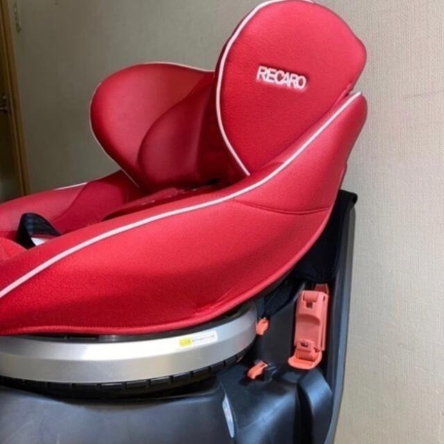 RECARO(レカロ)の(ポールさんと商談中)RECARO スタートxプレミアム　赤色チャイルドシート キッズ/ベビー/マタニティの外出/移動用品(自動車用チャイルドシート本体)の商品写真