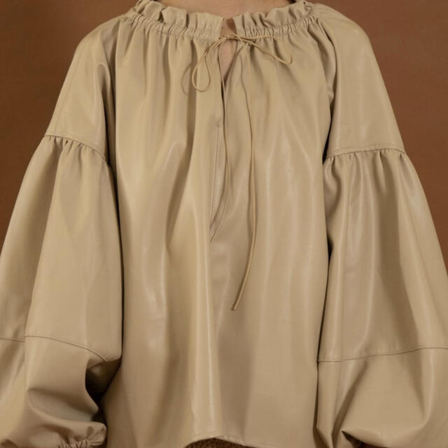 【Amiur】leather volume blouse