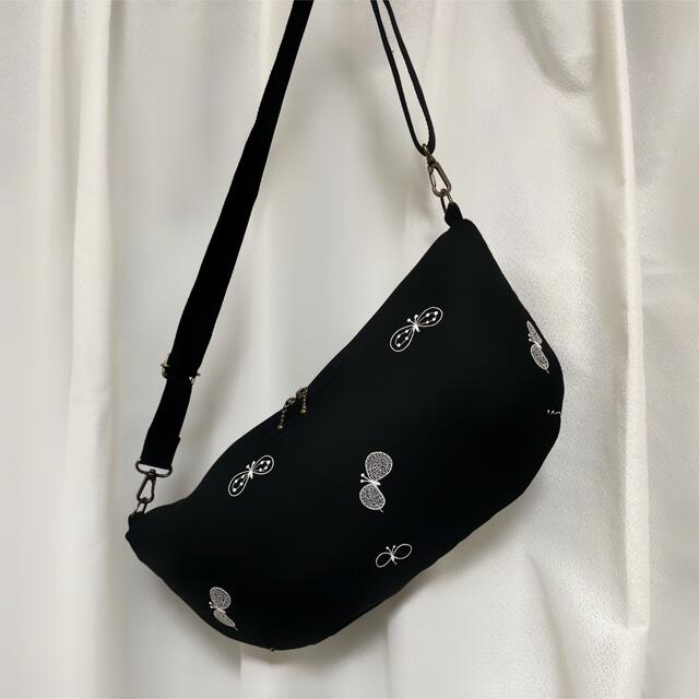 mina perhonen(ミナペルホネン)のボディバッグ / ちょうちょ choucho ブラック / ミナペルホネン レディースのバッグ(ショルダーバッグ)の商品写真