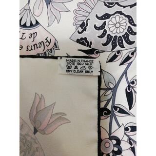 Hermes エルメス　スカーフ　カレ 90　「花咲く織物」