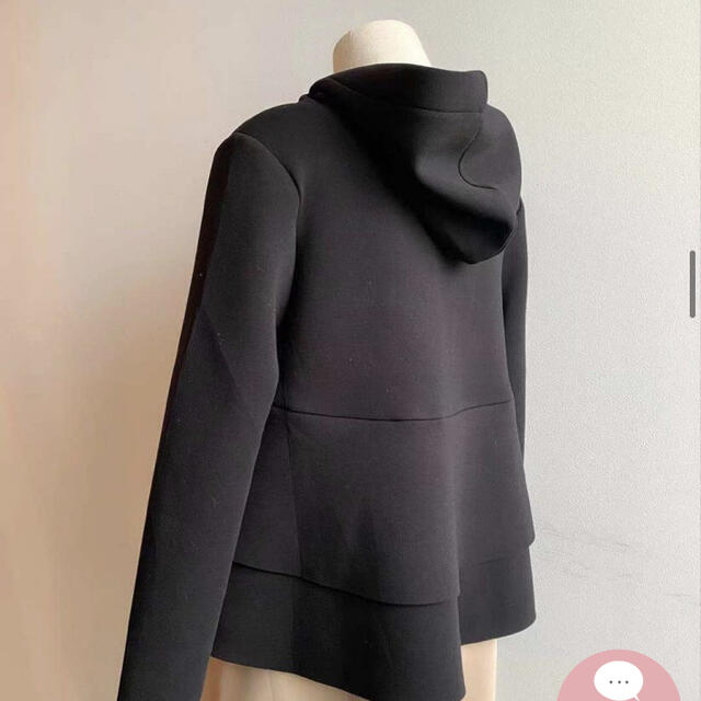 ZARA(ザラ)のててまり様専用　フリルジップパーカー レディースのトップス(パーカー)の商品写真