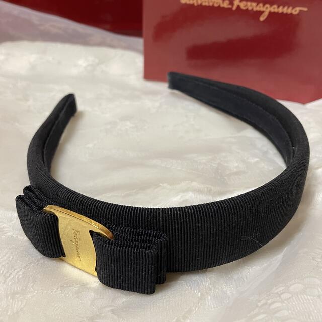 美品☆Ferragamo フェラガモ カチューシャ リボン ブラック×ゴールド