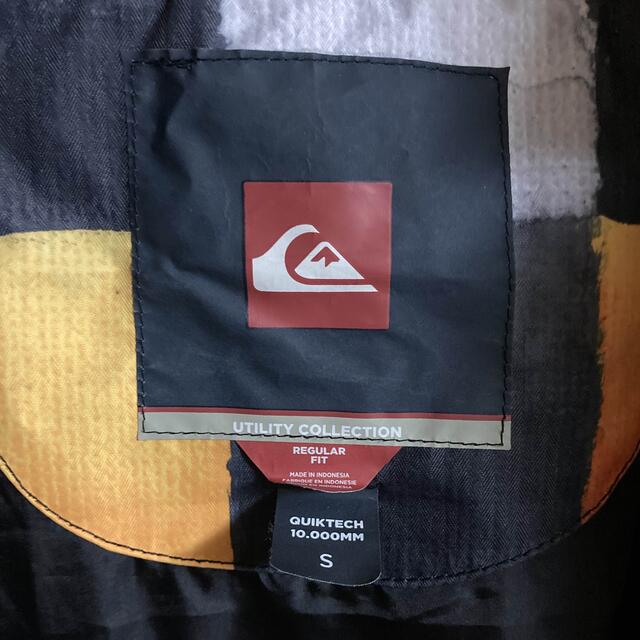 QUIKSILVER(クイックシルバー)の【匿名配送】クイックシルバー　スノボウェア　Sサイズ スポーツ/アウトドアのスノーボード(ウエア/装備)の商品写真