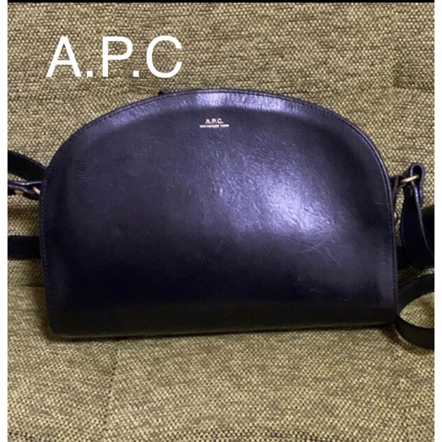 新品未使用 A.P.C. ハーフムーンバッグ 黒 スムースレザー