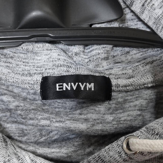 ENVYM(アンビー)のアンビー　グレー　パーカー　美品 レディースのトップス(パーカー)の商品写真