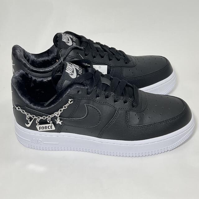 【新品】24㎝　NIKE WMNS AIRFORCE1 ブラックペンダント