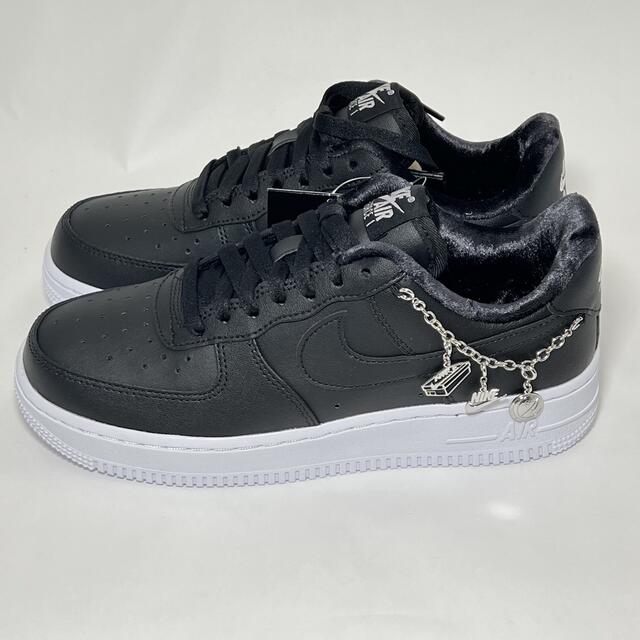 【新品】24㎝　NIKE WMNS AIRFORCE1 ブラックペンダント