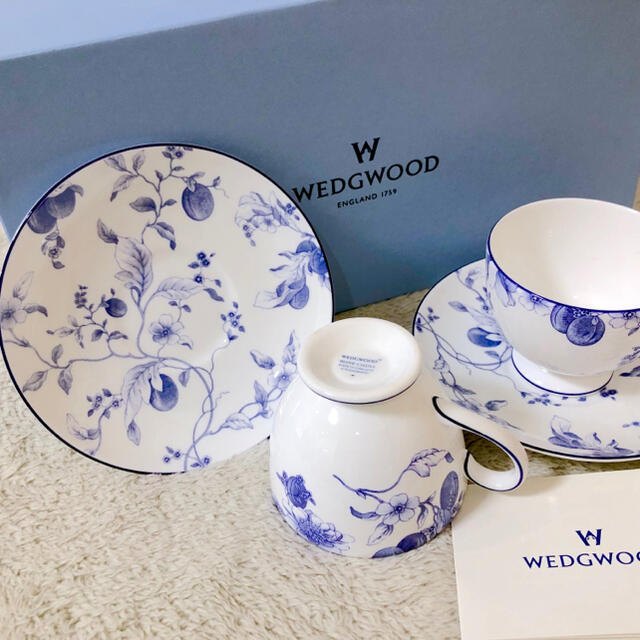 WEDGWOOD 新品ウェッジウッドブループラムペアカップ&ソーサー限定品レア